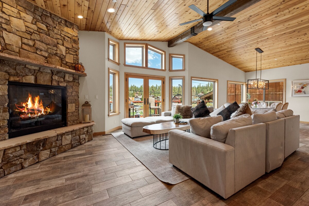 Boulder Bay Chalet Lakefront - Luxury Lakefront, Hot Tub, Pool Table, Foosball, Ping Pong, Lake View