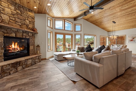 Smart TV, fireplace, video games, table football. Boulder Bay Chalet Lakefront - Luxury Lakefront, Hot Tub, Pool Table, Foosball, Ping Pong, Lake View