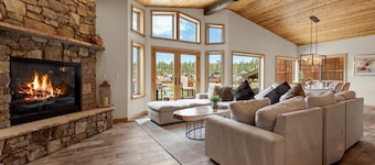 Boulder Bay Chalet Lakefront - Luxury Lakefront, Hot Tub, Pool Table, Foosball, Ping Pong, Lake View