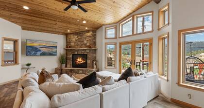 Boulder Bay Chalet Lakefront - Luxury Lakefront, Hot Tub, Pool Table, Foosball, Ping Pong, Lake View