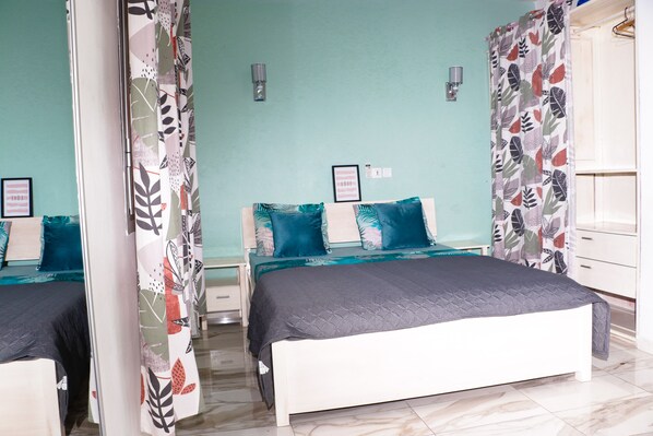 2 chambres, fer et planche à repasser, Wi-Fi, draps fournis