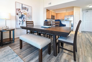 The Palms of Destin 21008 - Dining Area - Modern Condo on the 10th Floor of The Palms of Destin (Destin)