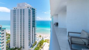 Exterior - Mesmerizing Ocean Views in Beachside Residence (Hollywood)