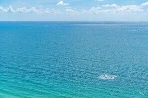 Room | Beach/ocean view - Mesmerizing Ocean Views in Beachside Residence (Hollywood)
