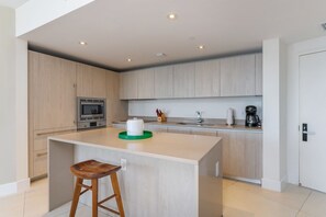 غرفة | مطبخ خاص | ثلاجة، ميكروويف، فرن، غسالة أطباق