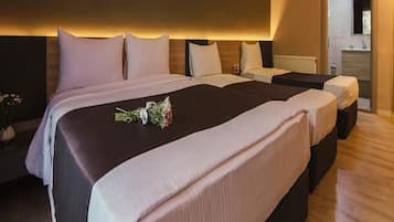Standard Quadruple Room | Ropa de cama de alta calidad, minibar, wifi gratis y ropa de cama