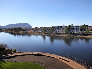 Apartamento, 1 cama de matrimonio (River's Edge at Bridgeport) | Lago