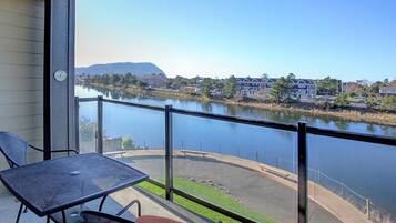 Condo, 1 Queen Bed (River's Edge at Bridgeport) | Balcony