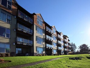 Condo, 1 Queen Bed (River's Edge at Bridgeport) | Exterior