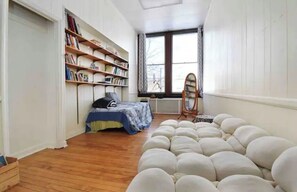 1 chambre, fer et planche à repasser, lit parapluie, draps fournis