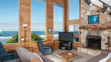 House, Multiple Beds (RidgeTop) | Living room