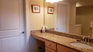 Appart'hôtel, plusieurs lits (Riverview Retreat) | Salle de bain