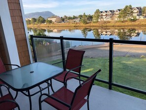 Appart'hôtel, plusieurs lits (Riverview Retreat) | Balcon