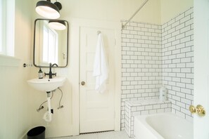 House, Multiple Beds (Oasis By the Sea) | Bathroom - Oasis By the Sea (Seaside)