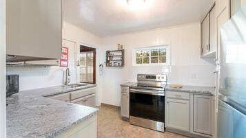 House, Berbilang Katil (Rockaway Beachhouse) | Dapur peribadi