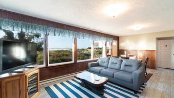 House, Multiple Beds (Rockaway Beachhouse) | Living room