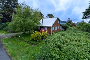 House, Berbilang Katil (Rockaway Family Tides) | Bahagian luar