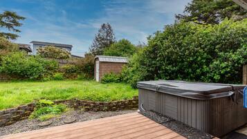 House, Multiple Beds (Rockaway Family Tides) | Property grounds