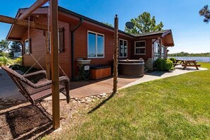 Terrace/patio - The Cedar Lodge on Big Fish Lake (Marcellus)