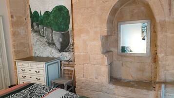 3 slaapkamers, een strijkplank/strijkijzer, gratis wifi, beddengoed