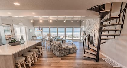 Oceanfront home in gated community, deck, bbq, enjoy with river and ocean views