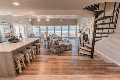 Oceanfront home in gated community, deck, bbq, enjoy with river and ocean views