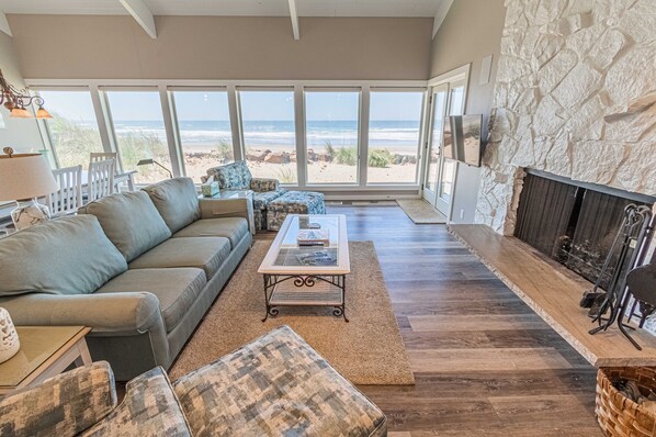 Smart TV, fireplace, DVD player, books