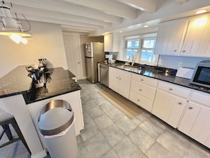 Microondas, horno, parrilla de estufa y lavavajillas 