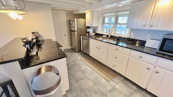 Micro-ondas, fogão, cooktop, lava-louças