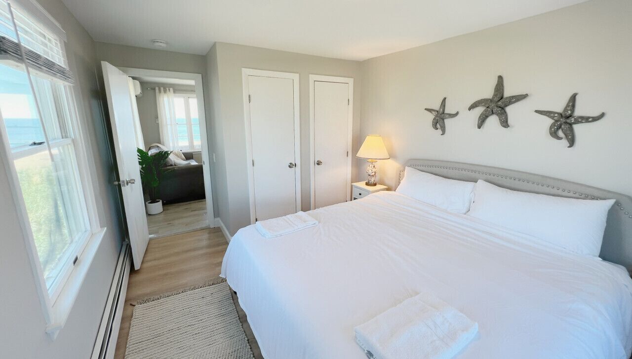 3 bedrooms, iron/ironing board, WiFi (free), bed sheets