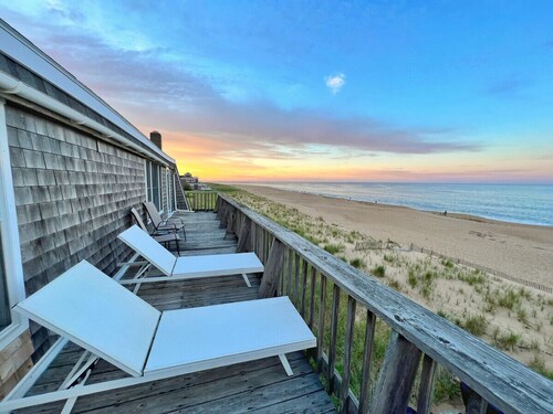 Plum Island Sunkisser: Beachfront & Views! Condo