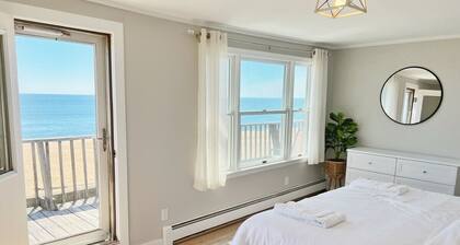 Plum Island Sunkisser: Beachfront & Views! Condo