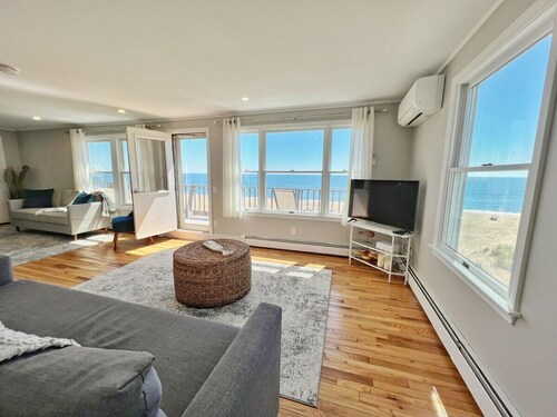 Plum Island Beachhead: Beachfront & Views! Condo