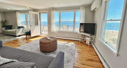 Plum Island Beachhead: Beachfront & Views! Condo