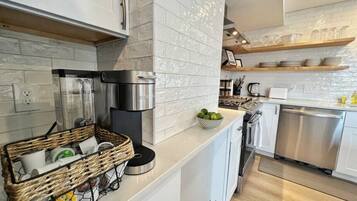 冰箱、微波炉、烤箱、炉灶