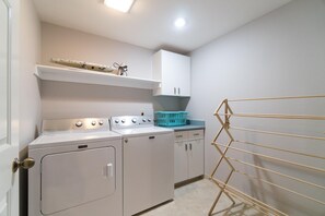Condo, Multiple Beds (SeaQuell) | Laundry