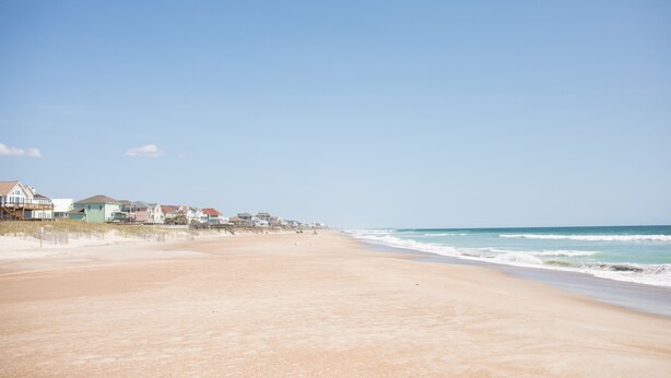 A beach with houses along the shore and a clear sky. - Duplex with private pool and easy beach access,in the Spinnaker's Reach (Emerald Isle)