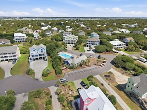 A residential area with houses, a swimming pool, and a parking lot. - Duplex with private pool and easy beach access,in the Spinnaker's Reach (Emerald Isle)