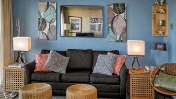 Condo, 1 Katil Raja (King) dengan Katil Sofa (Seaside Beach Club 203) | Ruang tamu
