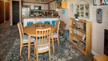 Condo, 1 Katil Raja (King) dengan Katil Sofa (Seaside Beach Club 203) | Dapur peribadi