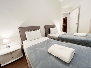2 chambres, bureau, fer et planche à repasser, accès au Wi-Fi (inclus)