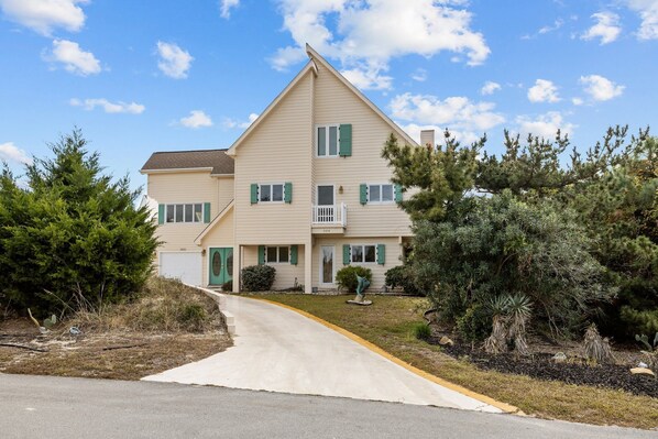 Exterior - In private community offering tennis courts, pool, and easy beach access! (Emerald Isle)