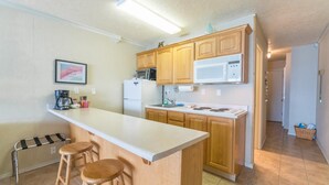 Condo, 2 Queen Beds (Sea Gypsy #318) | Private kitchen - Sea Gypsy #318 (Lincoln City)
