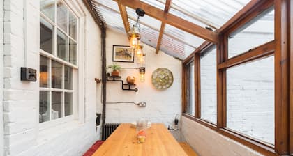 Shakespeare House, Free Parking, Town Centre Location