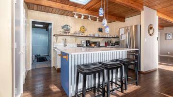 House, Multiple Beds (South Beach House) | Private kitchen