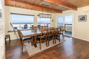 House, Multiple Beds (South Beach House) | Private kitchen