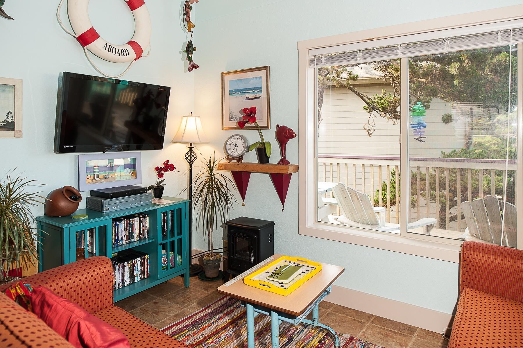 House, Multiple Beds (Sea Daze) | Living room