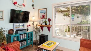 House, Multiple Beds (Sea Daze) | Living room - Sea Daze (Lincoln City)