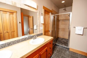 Ferienhaus, Mehrere Betten (Schooner Creek Retreat) | Badezimmer
