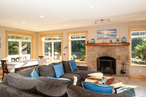 House, Multiple Beds (Schooner Creek Retreat) | Living room - Schooner Creek Retreat (Lincoln City)